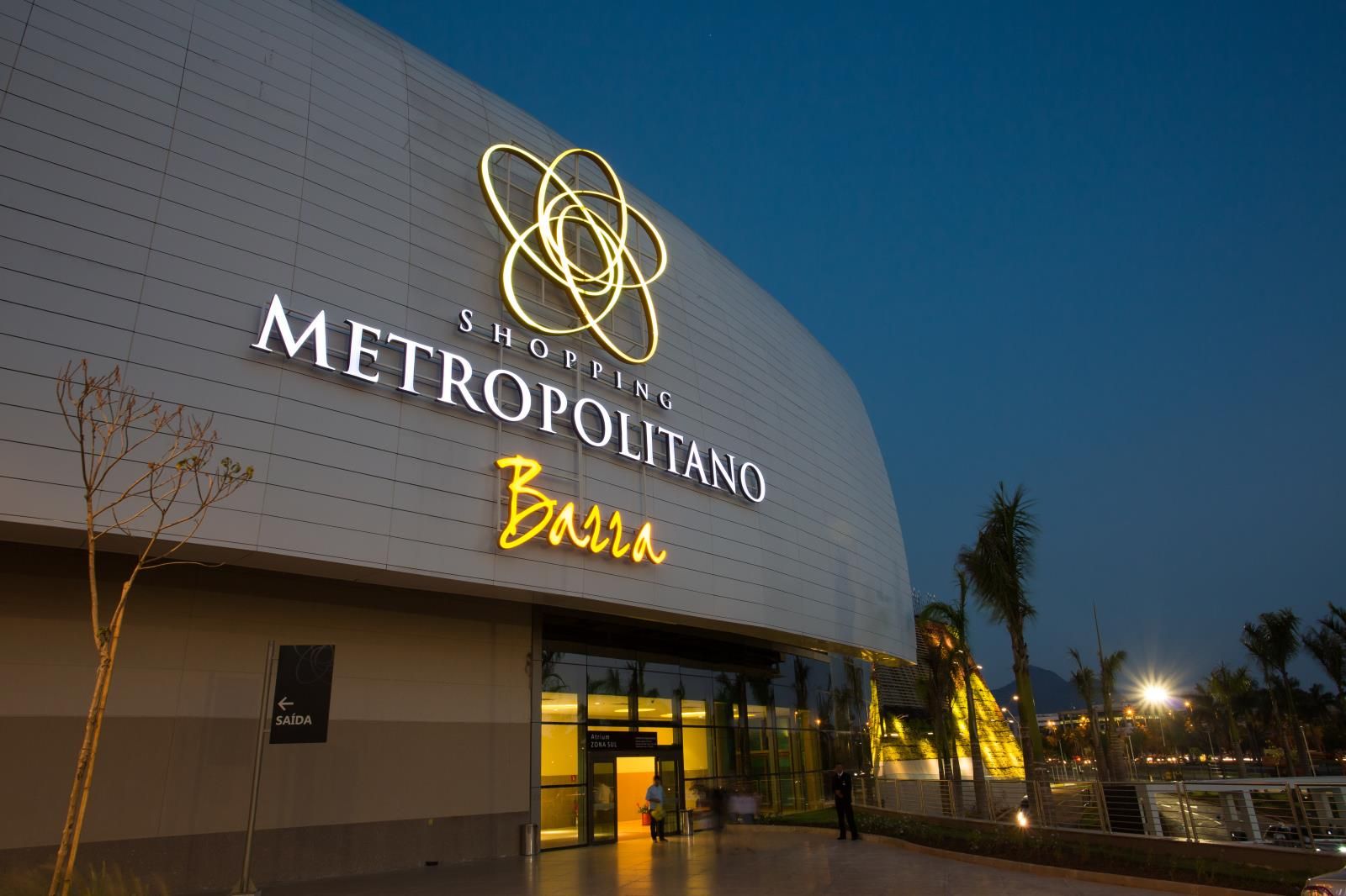 Shopping e conveniência no Centro Metropolitano da Barra, próximo ao Metropolitan Dream