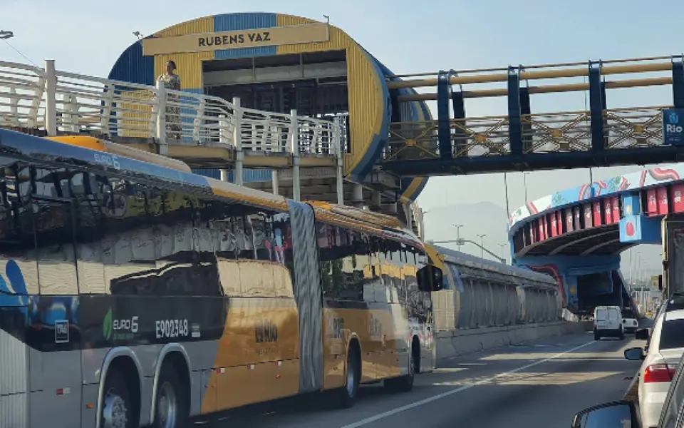 Estação BRT Rubens Vaz na Avenida Brasil